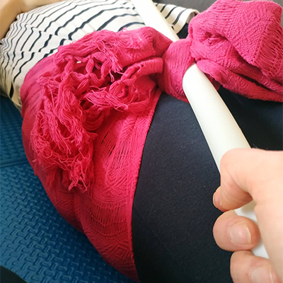 Photo de serrage de bassin de femme